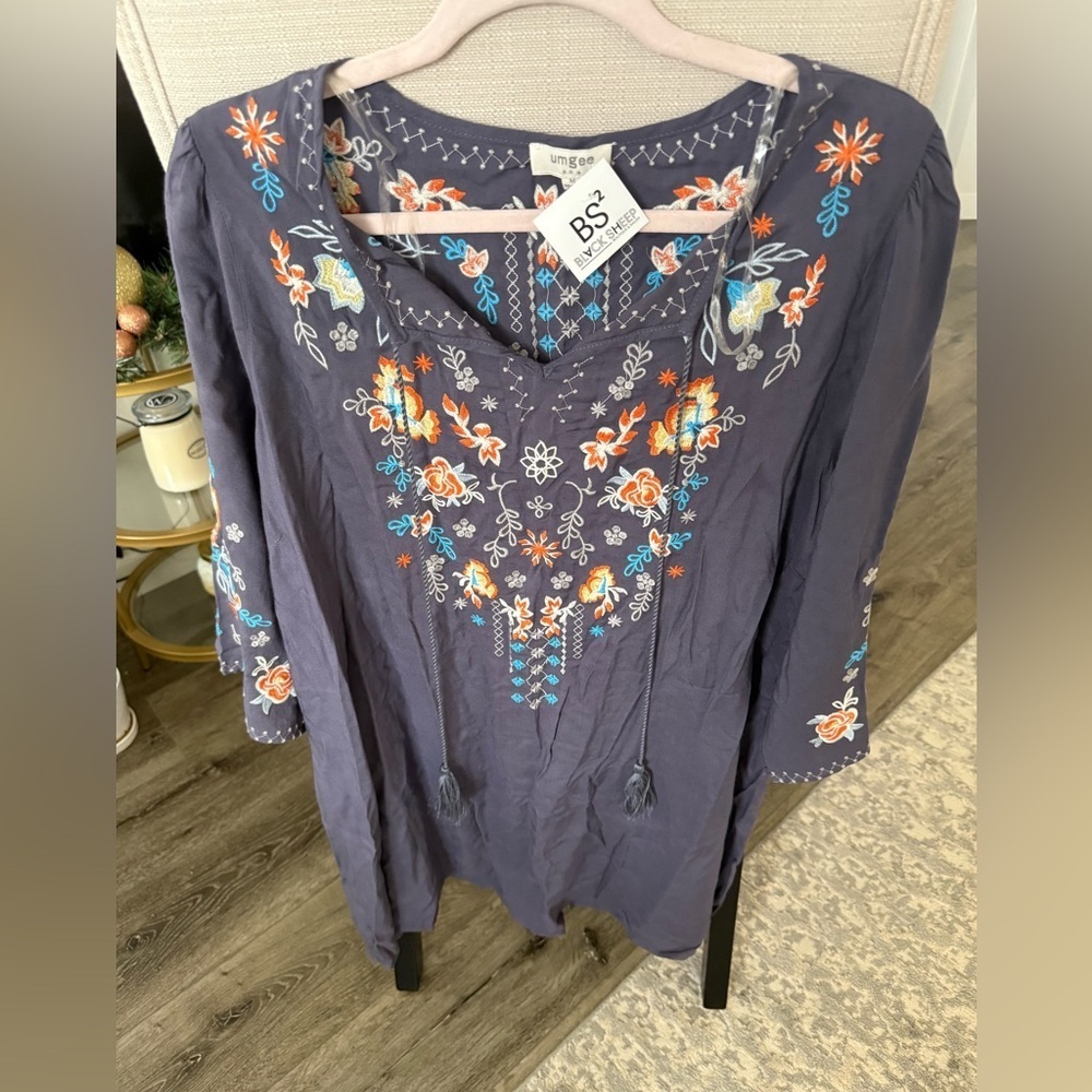 NWT NWT Women's Umgee Slate Blue Shift Dress With Flowered Embroidery, M